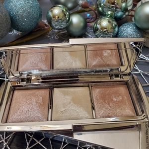 Hourglass Metallic strobe lighting palette